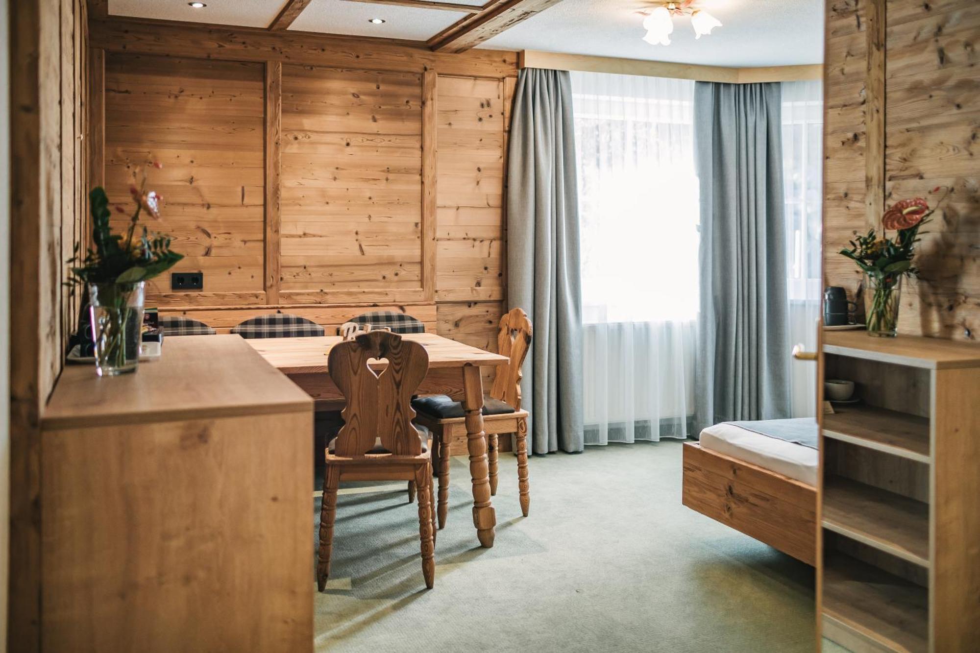 Arlen Lodge Hotel Inkl Premium Karte Im Sommer Sankt Anton am Arlberg Exterior photo